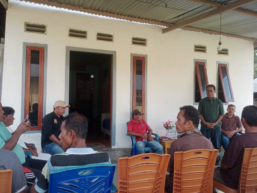Temui Warga Panamboang Calon Bupati Halsel Jasri Usman Tampil Sederhana