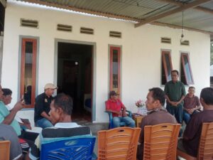 Temui Warga Panamboang Calon Bupati Halsel Jasri Usman Tampil Sederhana
