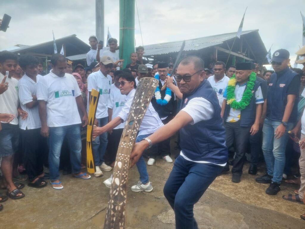 Kampanye Perdana di Tanah Leluhur  Jasri-Muhlis Disambut Tarian Cakalele