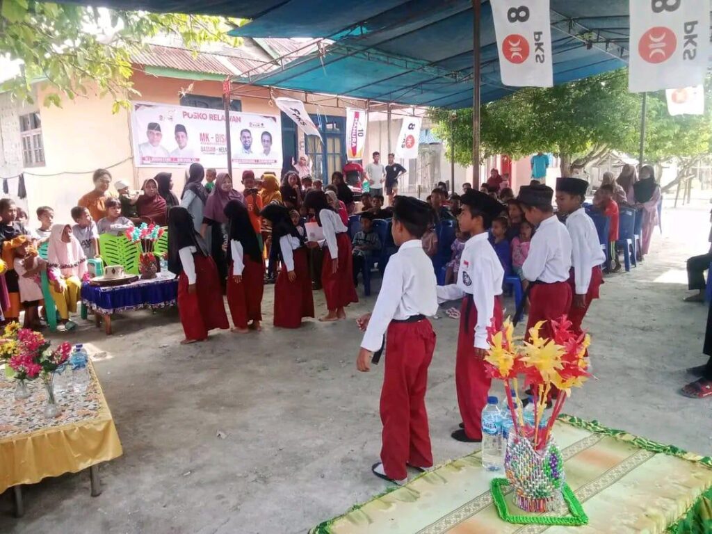 Bassam-Helmi Libatkan Anak SD Dalam Kampaye Di Desa Bahu