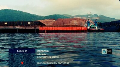 Foto: Aktivitas bongkar muat ore nikel oleh PT Anugerah Sukses Mining (PT ASM) di Jaty, Kabupaten Halmahera Tengah.