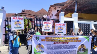 SEMMI Malut Demonstrasi di Kejati Malut