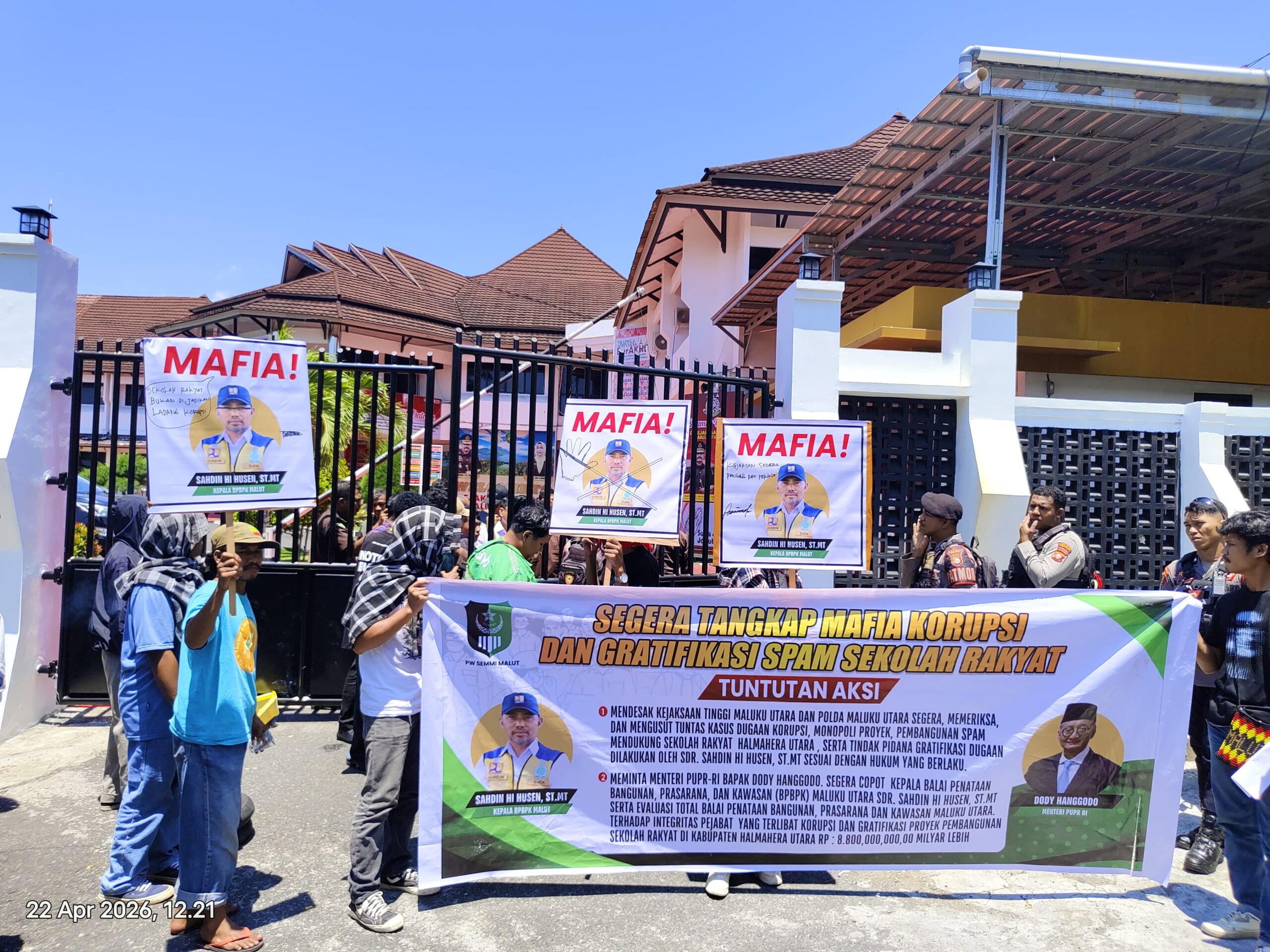 SEMMI Malut Demonstrasi di Kejati Malut