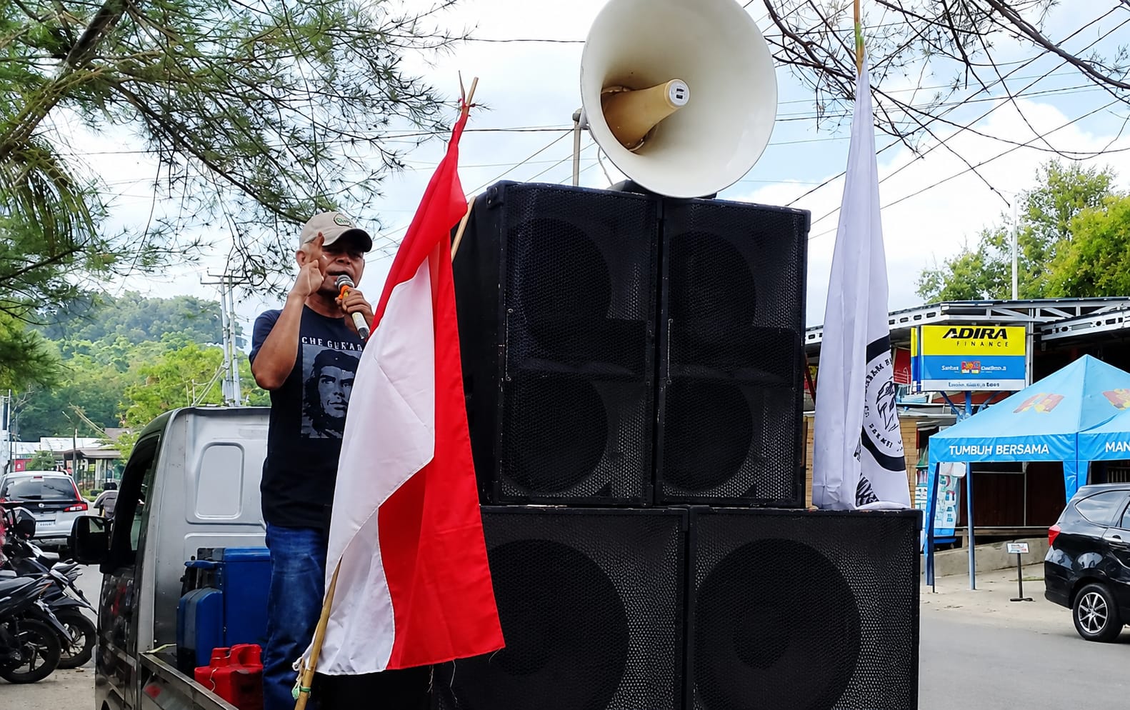 Demonstrasi Koalisi Pemerhati Pertambangan Rakyat Halmahera Selatan.