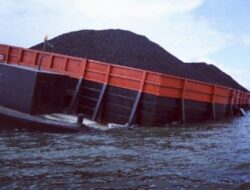 Ore Nikel PT Prima Dharma Karsa Tumpah Diperairan Halmahera Tengah 