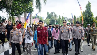 Kapolres Halmahera Selatan AKBP Hendra Gunawan turun langsung memimpin pengamanan aksi unjuk rasa OKP Cipayung.